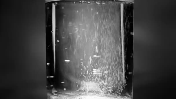 Glas water — Stockvideo