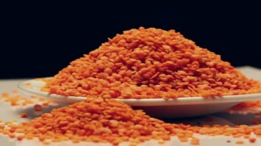 Dönen kırmızı mercimek