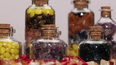 Dönen mini gemstone şişeler