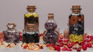 Dönen mini gemstone şişeler