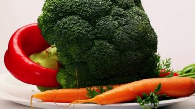 Taze sebze ile iplik plaka