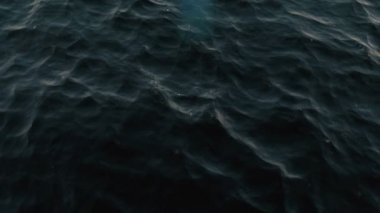 Sadece su yüzeyinin altında devriye denizaltı
