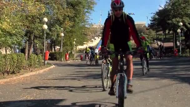 Dobrogea, Rumania - 11 de octubre de 2011: Dobrogea fortalezas en el tour en bicicleta — Vídeos de Stock