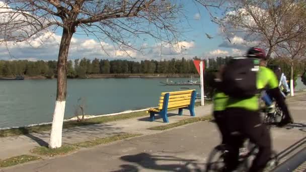 Dobrogea, Roemenië - 11 oktober 2011: Dobrogea forten op de fietstour — Stockvideo