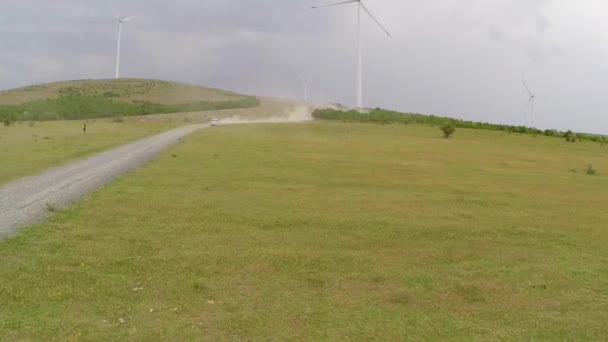 多瑙河三角洲拉力赛特别审判风力发电场 — 图库视频影像