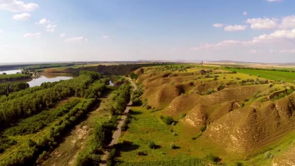 Landskap med jorderosion längs Donau floodplain — Stockvideo