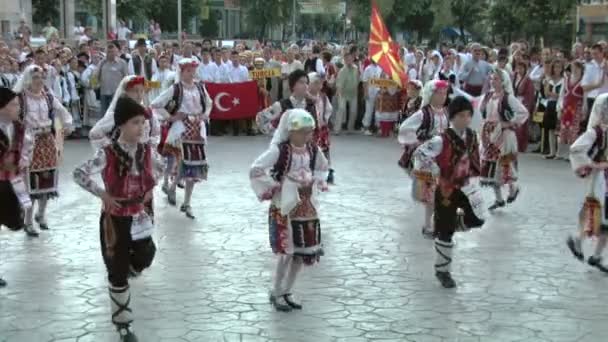 Hagyományos bolgár tánc a nemzetközi folklór fesztiválon augusztus 04-én, 2012-ben Tulcea, Románia. — Stock videók