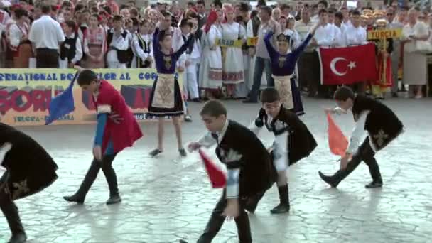 Ağustos'ta Uluslararası Folklor Festivali'nde Ermeni geleneksel dans 04, 2012 Tulcea, Romanya. — Stok video