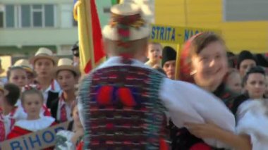 Ağustos'ta Uluslararası Folklor Festivali'nde Romen geleneksel dans 04, 2012 Tulcea, Romanya.