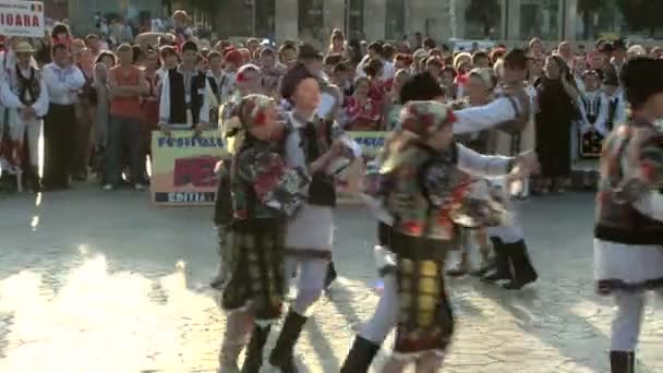 Ağustos'ta Uluslararası Folklor Festivali'nde Romen geleneksel dans 04, 2012 Tulcea, Romanya. — Stok video