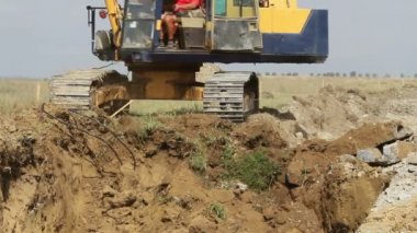 iş yerinde Paletli ekskavatör