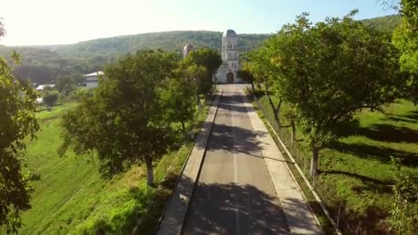 Vista aérea del monasterio — Vídeo de stock