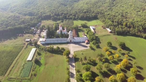 Vista aérea del monasterio — Vídeos de Stock