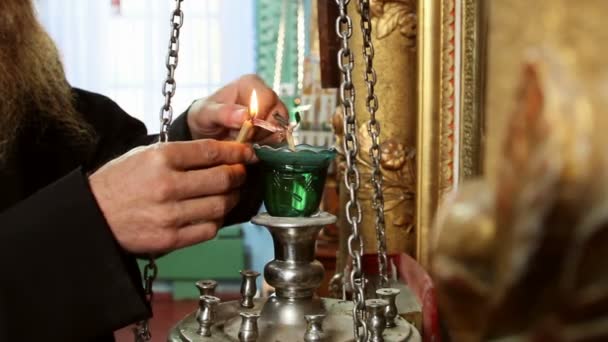 Old rite christian monk who lights a candle — Stock Video