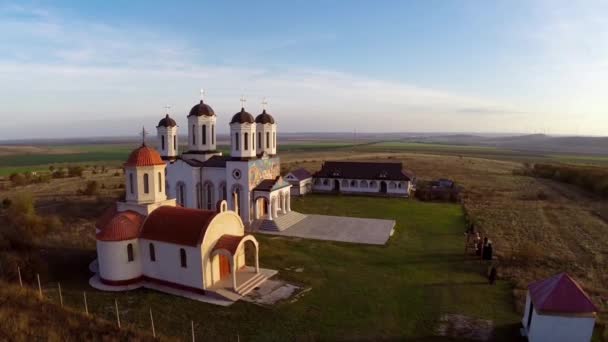 Vista aérea do mosteiro de Codru em Dobrogea, Roménia — Vídeo de Stock