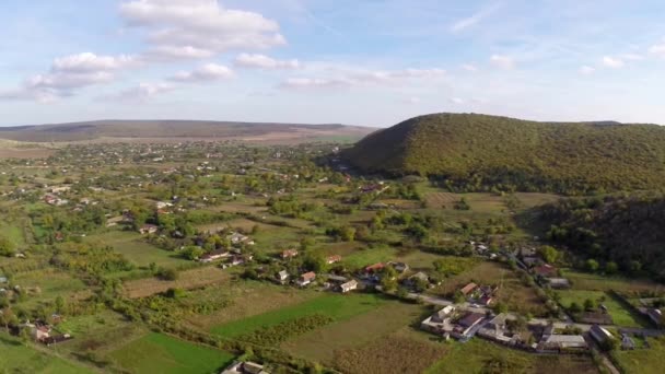 Letecký pohled na malé vesnice v divoký Balkán — Stock video