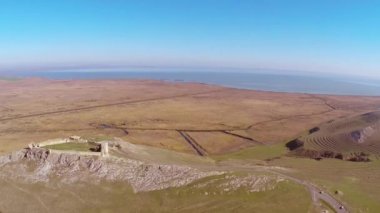 Dobrogea, Romanya'da Yeni-satış (havadan görünümü) ortaçağ kalesi kalıntıları