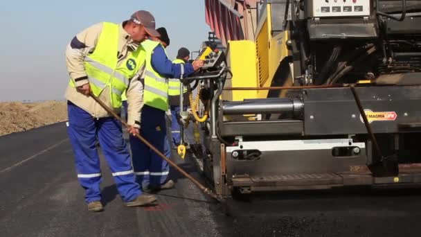 Spårade paver om ny asfaltbeläggning — Stockvideo