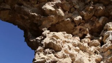 Romanya'nın Dobrogea kentinde ortaçağ kalesi Yeni-Sale(kemer kapısı) kalıntıları