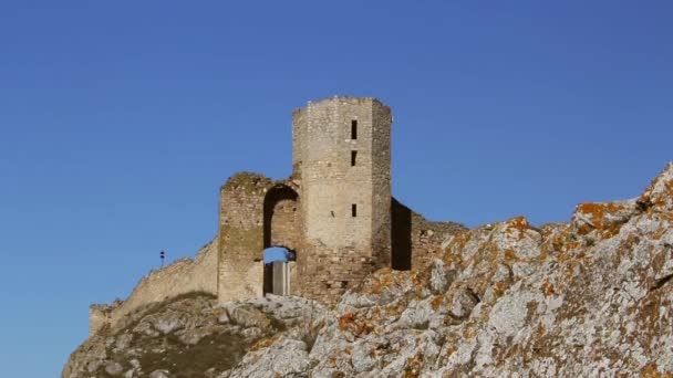 Τα ερείπια του μεσαιωνικού φρουρίου Yeni-πώληση (Enisala) στη Ντομεκέα, Ρουμανία — Αρχείο Βίντεο