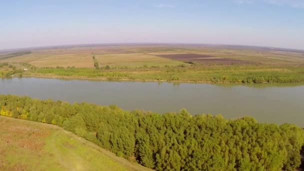 Voler le long de la plaine inondable du Danube 
