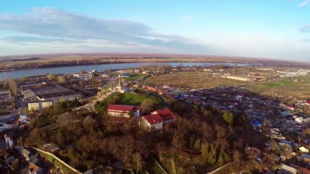 Aerial view of Tulcea city and the monument of independence built in the year 1899 — Stock Video