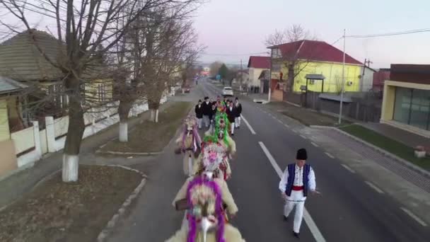 Fest der Weihnachtstraditionen und Parade (sarbatoarea mosoaielor) — Stockvideo