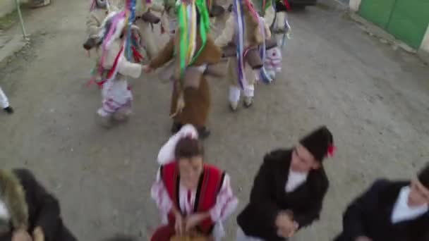 Noel gelenekleri ve geçit töreni (Sarbatoarea Mosoaielor Festivali) — Stok video