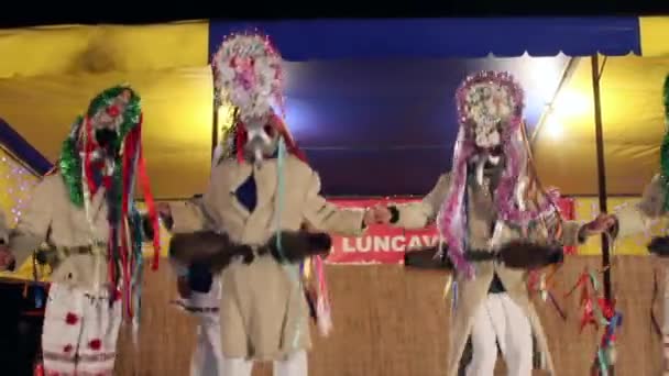 Noel gelenekleri ve geçit töreni (Sarbatoarea Mosoaielor Festivali) — Stok video