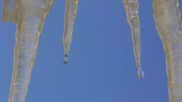 Es mencair di langit biru — Stok Video