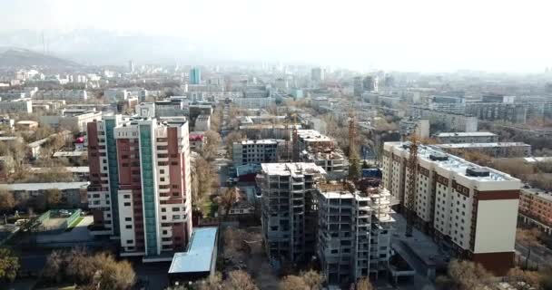 Ciudad de primavera de Almaty durante el período de cuarentena — Vídeos de Stock