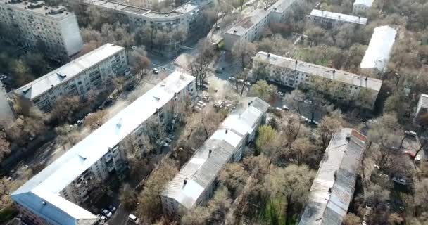 Voorjaarsstad Almaty tijdens de quarantaineperiode — Stockvideo