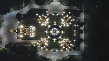 Gece Parkı ve altyapısı olan bir kilise..