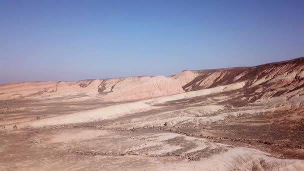 Colinas coloridas do desfiladeiro no deserto. — Vídeo de Stock