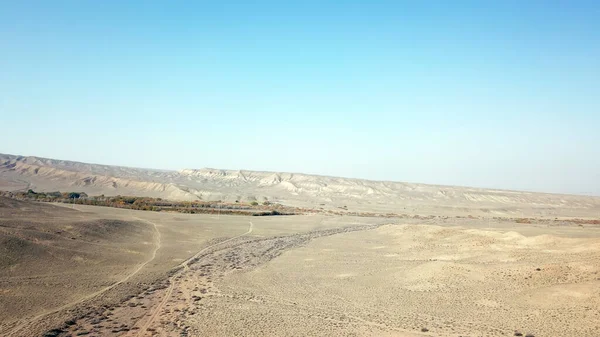 Gekleurde heuvels van de kloof in de woestijn. — Stockfoto