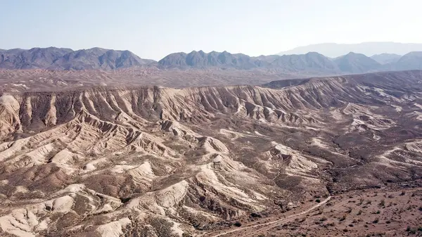 Кольорові пагорби ущелини в пустелі . — стокове фото