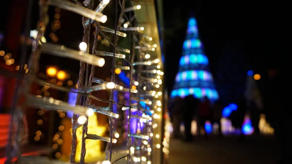 A cidade é decorada para o Natal e Ano Novo. — Fotografia de Stock