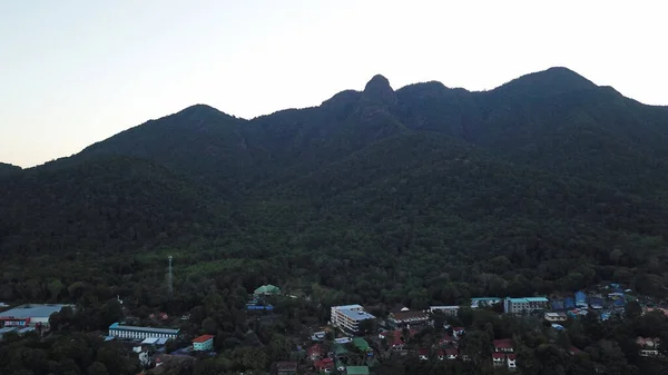 Amanhecer na ilha Chang. Água cristalina turquesa — Fotografia de Stock