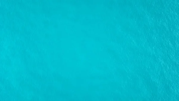 Bovenaanzicht op het turquoise water. Als een achtergrond — Stockfoto