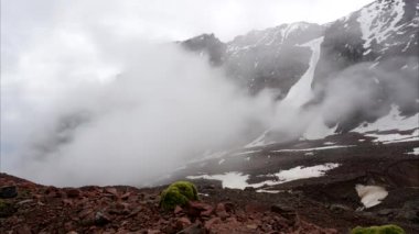 Karlı dağlardaki bulutların zamanı..