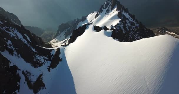 巨大的雪山。从无人机上看到的. — 图库视频影像