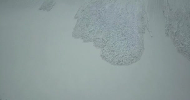 山の雪崩のトップビュー. — ストック動画