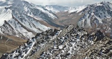 Zirvedeki bir grup turistin en iyi görüntüsü