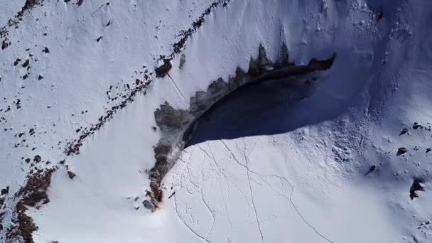 Eine riesige Wand aus Eis. Gletscher in den Bergen. — Stockvideo