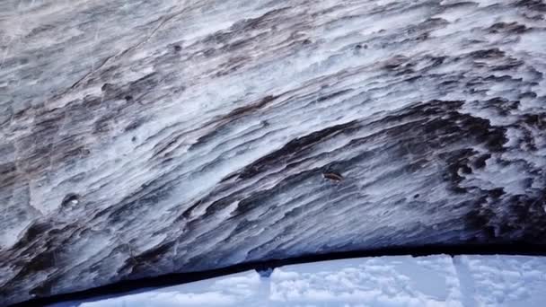 거대 한 얼음 벽이죠. 산의 빙하. — 비디오