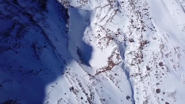 Un enorme muro di ghiaccio. Ghiacciaio in montagna. — Video Stock