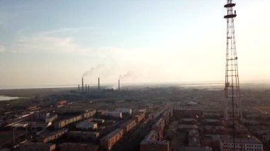 Balkhash gölünün kıyısında küçük bir kasaba..