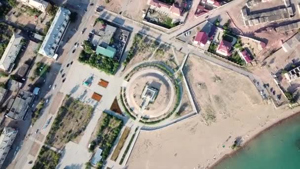 En liten stad på stranden av Balkhash sjön. — Stockvideo