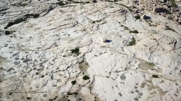 Τεράστιες πέτρες από λάβα. Ένα πρώην ηφαίστειο. — Αρχείο Βίντεο