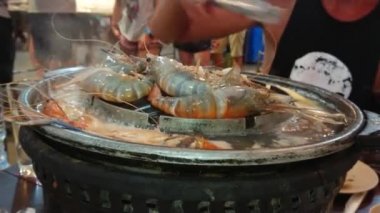 Brezilya 'da deniz ürünleri pişirme süreci..